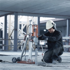 Bâtis de forage à béton incluant le moteur 